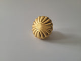 Shell Motif Round Knob, Goldtone