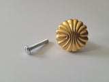 Shell Motif Round Knob, Goldtone